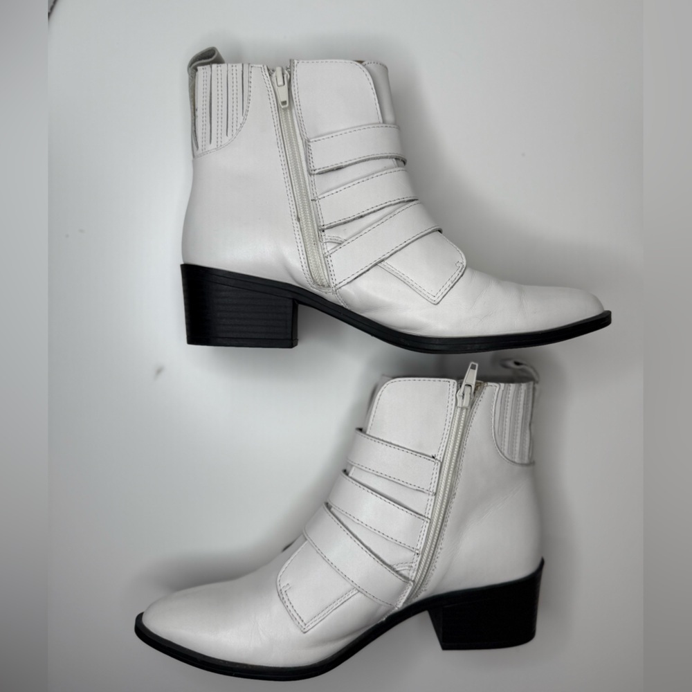 Steve Madden Bark White Leather Belted Ankle Booties Size 7.5M Streetwear Moto - Picture 13 of 15